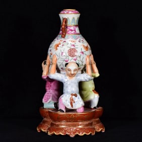 An Exquisite Famille-Rose Figure Pattern Ornament