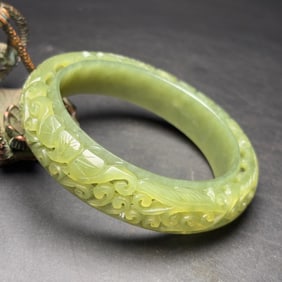 An Exquisite Yellow Jade Hollow Bracelets