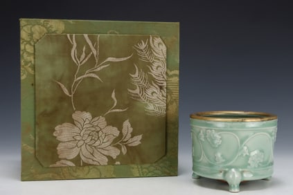 An Exquisite Guanyao Celadon Glazed Flower Pattern Tripod Censer