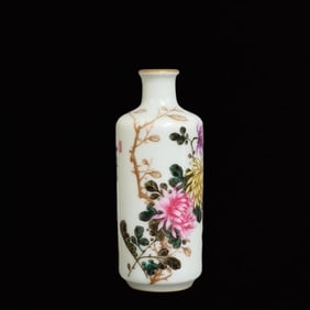 An Exquisite Famille-Rose Flower Pattern Painted Gold Snuff Bottle,With Poem
