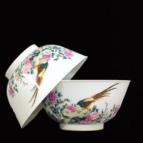 An Exquisite Enamel Flower and Bird Pattern Bowl,With Poem