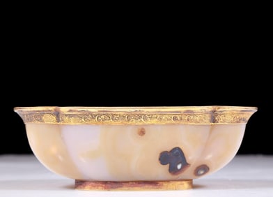 An exquisite agate bowl with gold and gemstone floral patterns