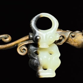 An Exquisite White Jade Pendant