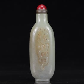 An Exquisite White Jade Dragon Pattern Snuff Bottle