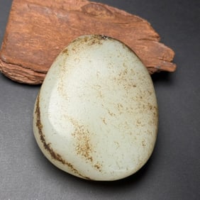 An Exquisite White Jade Hand Piece