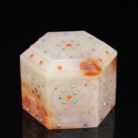 An Exquisite White Jade Flower Pattern Box?Inlaid Turquoise