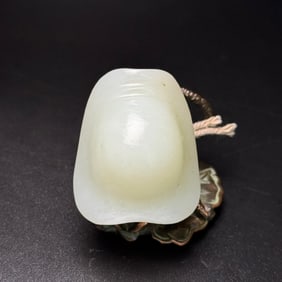 An Exquisite White Jade Turtle Pendant