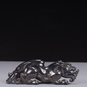 An Exquisite Blabk Jade Auspicious Beast Ornament