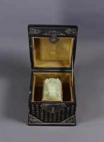 An Exquisite White Jade Cover with Gold Dragon Pattern Seal,with an Imperial Poem by Emperor