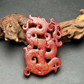 An Exquisite Gaogu Jade Dragon Pattern Pendant