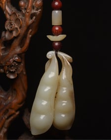 An Exquisite White Jade Pendant