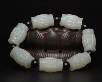 An Exquisite White Jade Bracelets