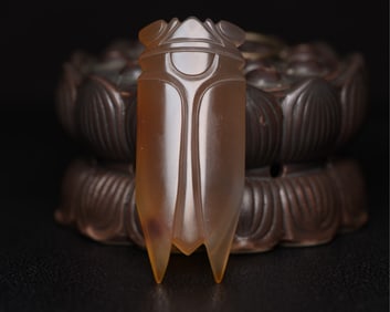 An Exquisite Agate Cicada Pendant