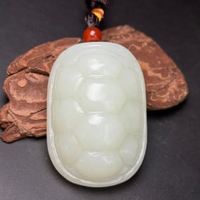 An Exquisite White Jade Pendant