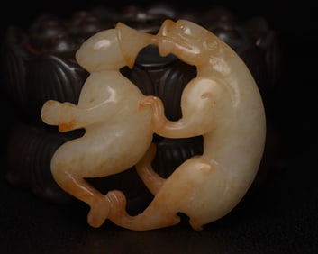 An Exquisite White Jade Figure Pendant