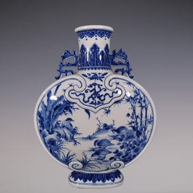 An Exquisite Blue and White Lotus Pattern Flower and Bird Pattern Double-Ears Vase