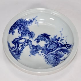 An Exquisite Blue and White Eagle Pattern Plate