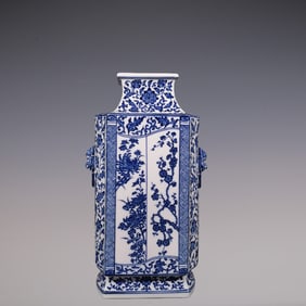 An Exquisite Blue and White Lotus Pattern Flower Pattern Double-Ears Vase