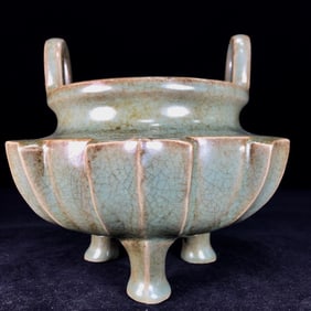 An Exquisite Ru yao Double-Ears and Tripod Censer