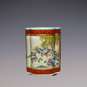 An Exquisite Famille-Rose Painted Gold Flower Pattern Animal Pattern Brush Pot