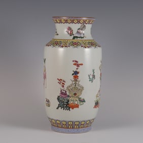 An Exquisite Famille-Rose Lotus Pattern Flower and Fruit Pattern Vase