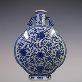 An Exquisite Blue and White Lotus Pattern Double-Ears Vase