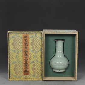 An Exquisite Guan yao Celadon Glazed with poem Vase