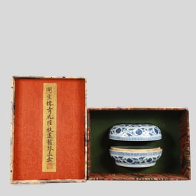 A Exquisite Blue and White Lotus Pattern Dragon Pattern Box