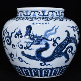 An Exquisite Blue and White Dragon Pattern Jar