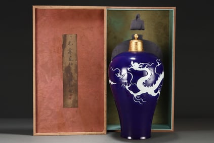 An Exquisite Ji Blue Glazed Painted Gold Dragon Pattern Vase