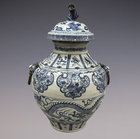 An Exquisite Blue and White Lotus Pattern Dragon and Phoenix Pattern Double-Ears Jar