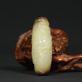 An Exquisite White Jade Figure Pattern Pendant