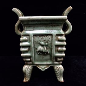 An Exquisite Long quan yao Double-Ears Censer