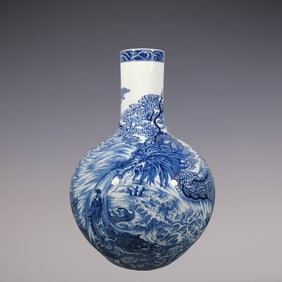 An Exquisite Blue and White Seawater Pattern Dragon Pattern Vase