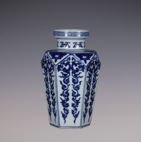 An Exquisite Blue and White Lotus Pattern Vase