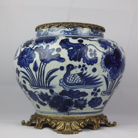 An Exquisite Blue and White Inlaid Bronze Flower and Bird Pattern Jar
