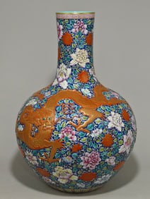 An Exquisite Famille-Rose Painted Gold Lotus Pattern Dragon Pattern Vase