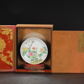 An Exquisite Enamel Flower Pattern Plate