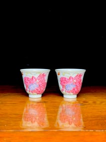 A Pair of Exquisite Famille-Rose Painted Gold Lion Pattern Cup