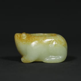 An Exquisite White Jade Golden Toad-Shaped Ring