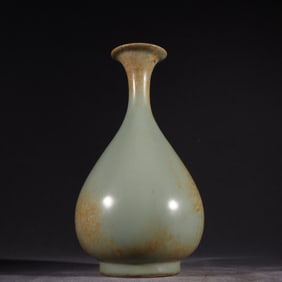 An Exquisite Guan yao Celadon Glazed Vase