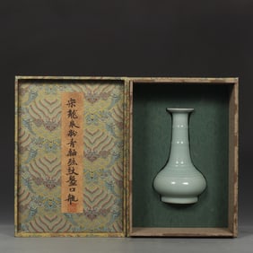 An Exquisite Long quan yao Celadon Glazed Vase