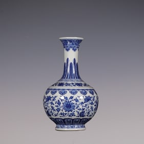 An Exquisite Blue and White Lotus Pattern Vase