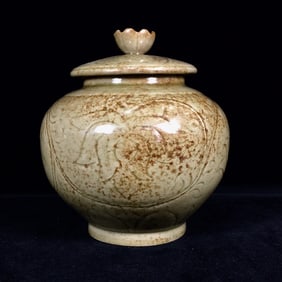 An Exquisite Yue yao Flower Pattern Jar