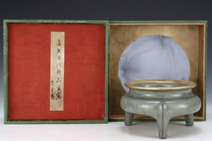 An Exquisite Guan yao Painted Gold Tripod Censer
