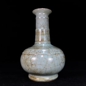 An Exquisite Guan yao Vase