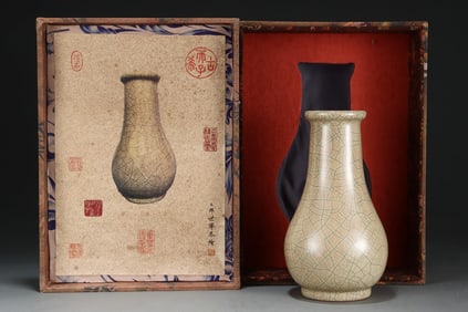 An Exquisite Ge yao Vase