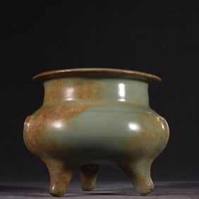 An Exquisite Guan yao Celadon Glazed Tripod Censer