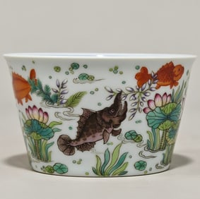 An Exquisite Famille-Rose Fish and Lotus Pattern Brush Washer