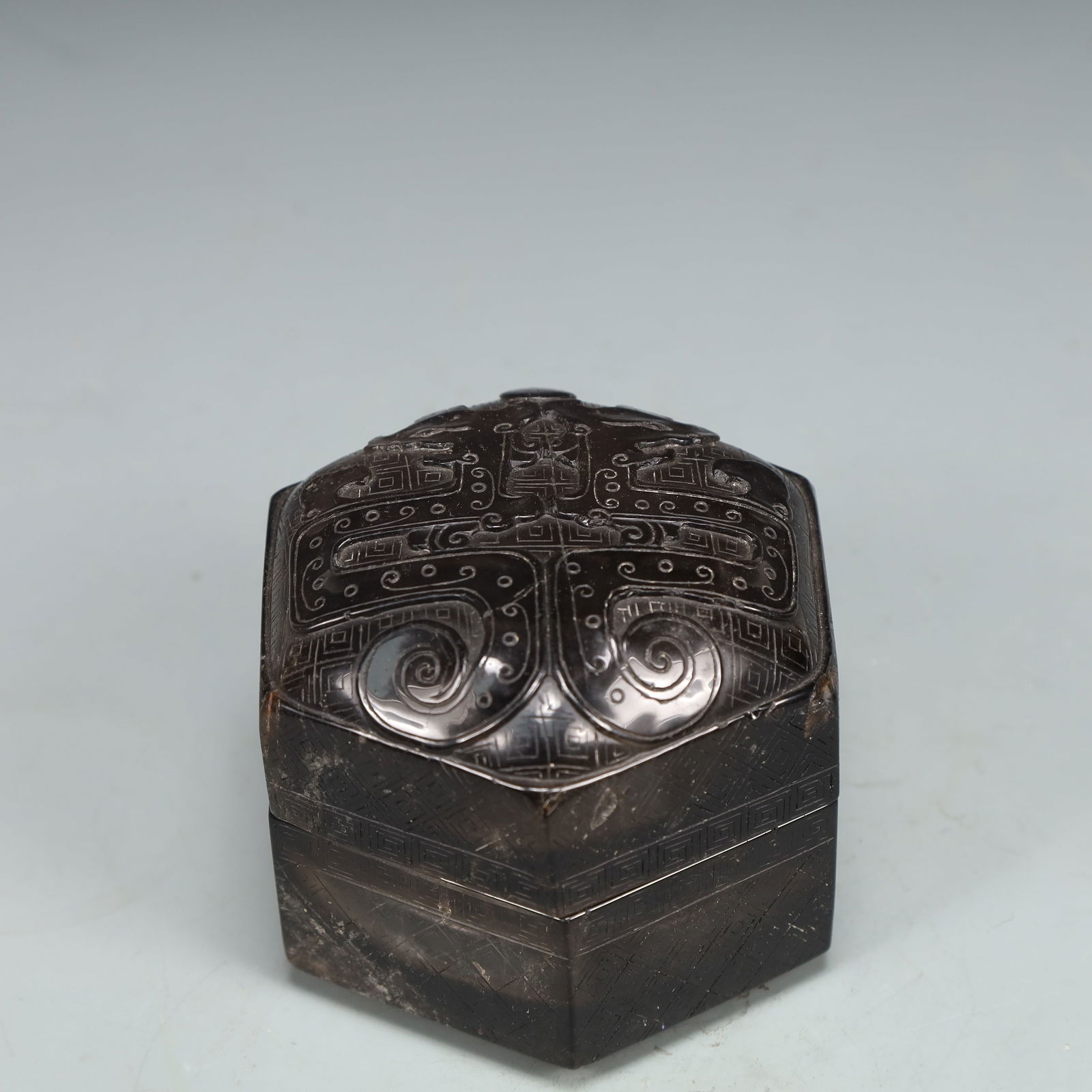 A Exquisite Crystal Dragon Pattern Box (1 of 8)